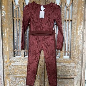 FABLETICS KAMILA TWO PIECE KAMILA SNAKESKIN TOP AND PANTS MEDIUM NEW
